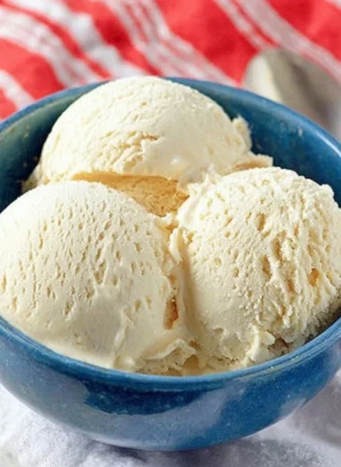 Delicious Cold Stone cake batter ice cream topped with colorful sprinkles