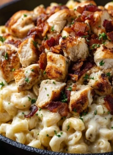 Delicious Chicken Ranch Macaroni and Cheese served in a bowl