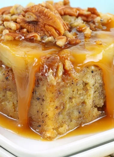 Deliciously baked Banana Upside Down Cake with caramelized bananas